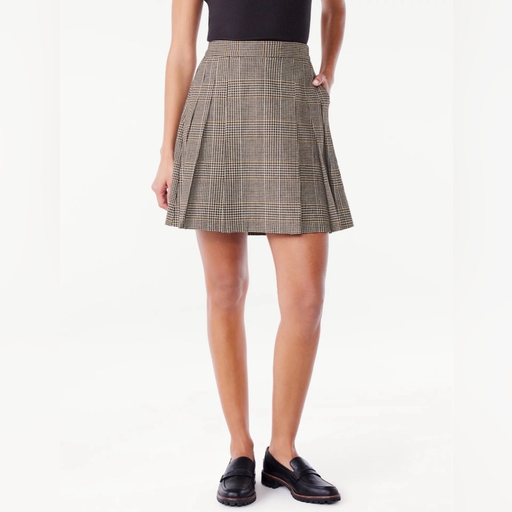 NWT. Free Assembly pleated mini skirt. Size 10.